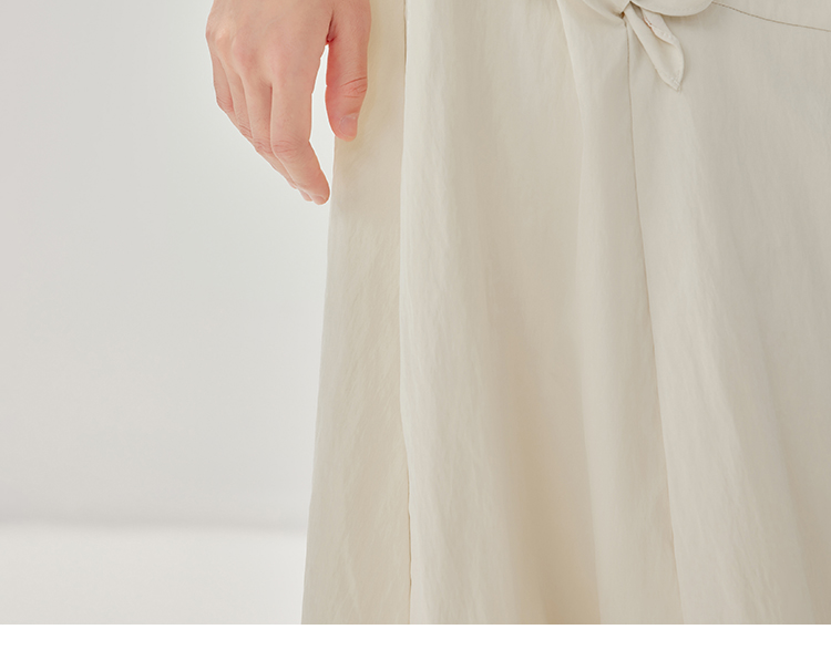 ハーフスカート 2025 秋の新しい優しい女性気質デザイン感通勤百合シングルスカート